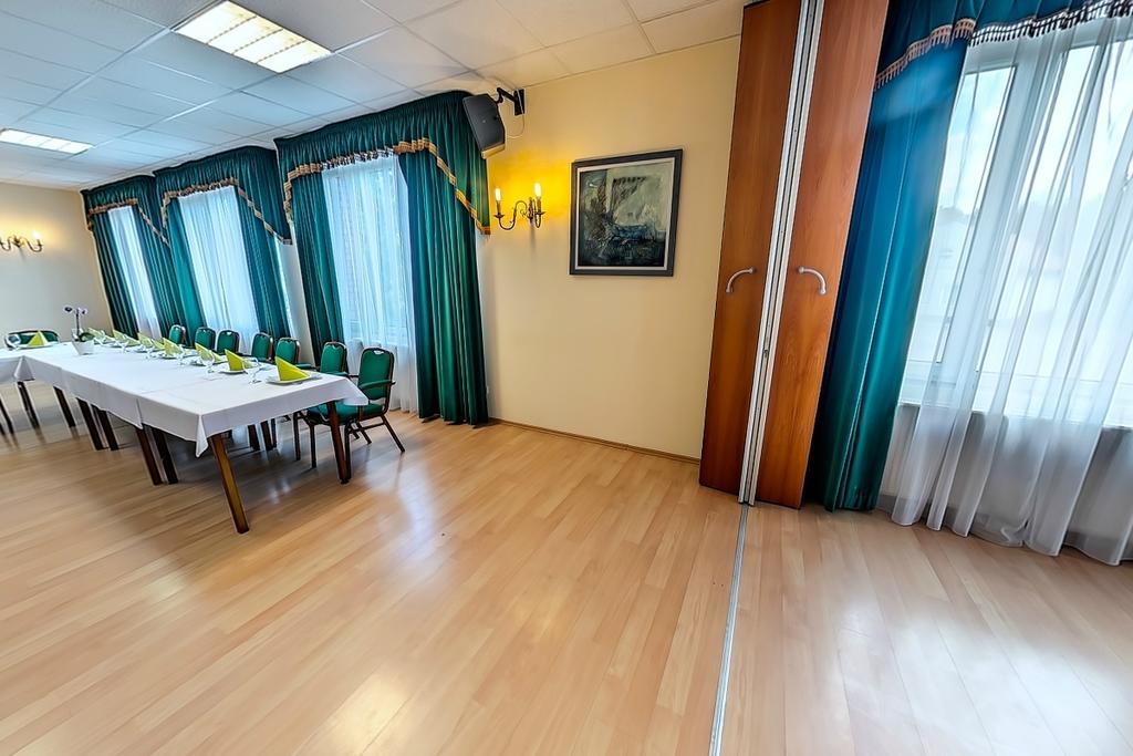 Klub Hotel Dunaújváros Exteriör bild