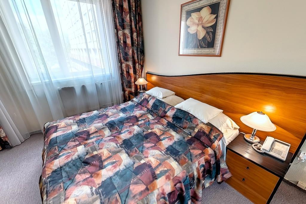 Klub Hotel Dunaújváros Exteriör bild